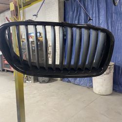 BMW 528i Passenger Side Grille