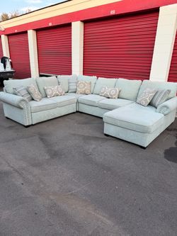 🚚 FREE DELIVERY! Beautiful Blue-Gray Sectional with Pull-Out Bed & Storage Ottoman
