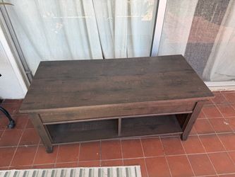 Alcott Hill Jonassaint Lift-Top Coffee Table