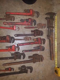 Pipe wrenches