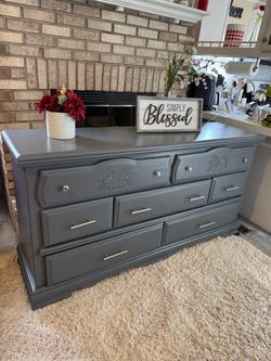 ✨✨BEAUTIFUL GRAY LONG 7 DRAWER DRESSER✨✨