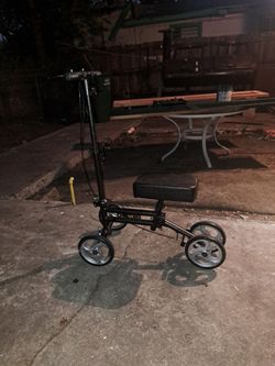 KNEE SCOOTER