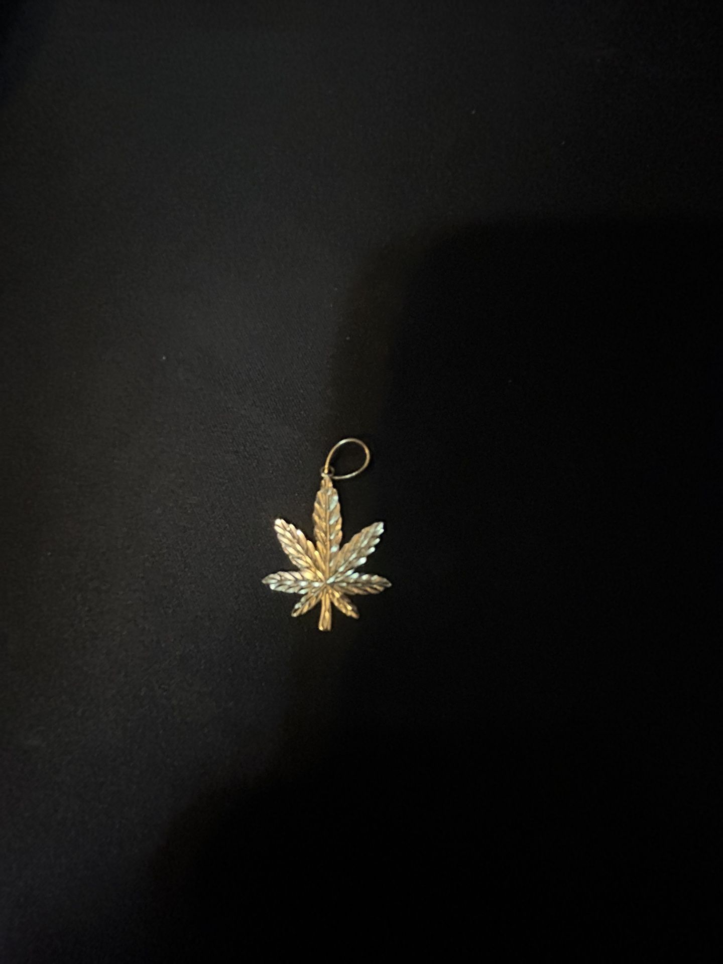 ⚜️10k Gold Weed pendant⚜️