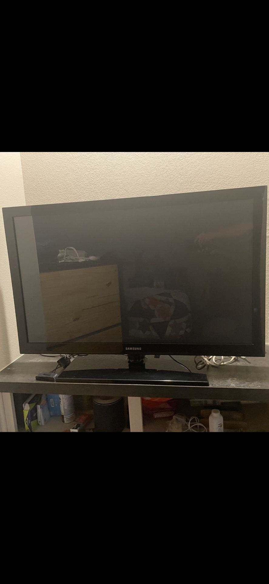 42" SAMSUNG PLASMA DISPLAY TV... W/ REMOTE & ROKU!!! WILL TAKE $50 CASH!!!