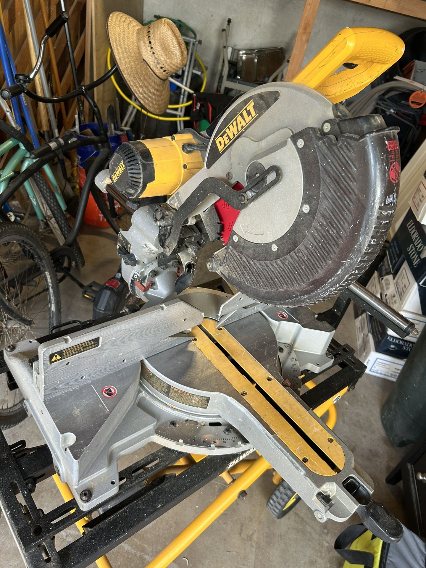 12” Dewalt Compound Mitre Saw W/stand 