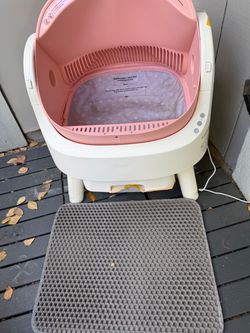 Pet pivot self cleaning litter box
