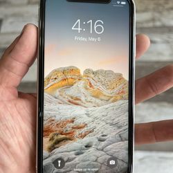 iPhone XR Excellent Condition W/ New Tempered Glass Screen Protector And Charger 