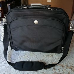 17" Dell Computer Bag Pick Up Far East 