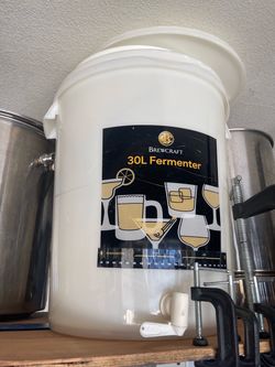 8 gallon beer fermenting bucket