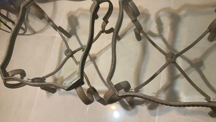 Mesa de metal  con vidrio