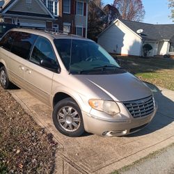 2005 Chrysler Town & Country