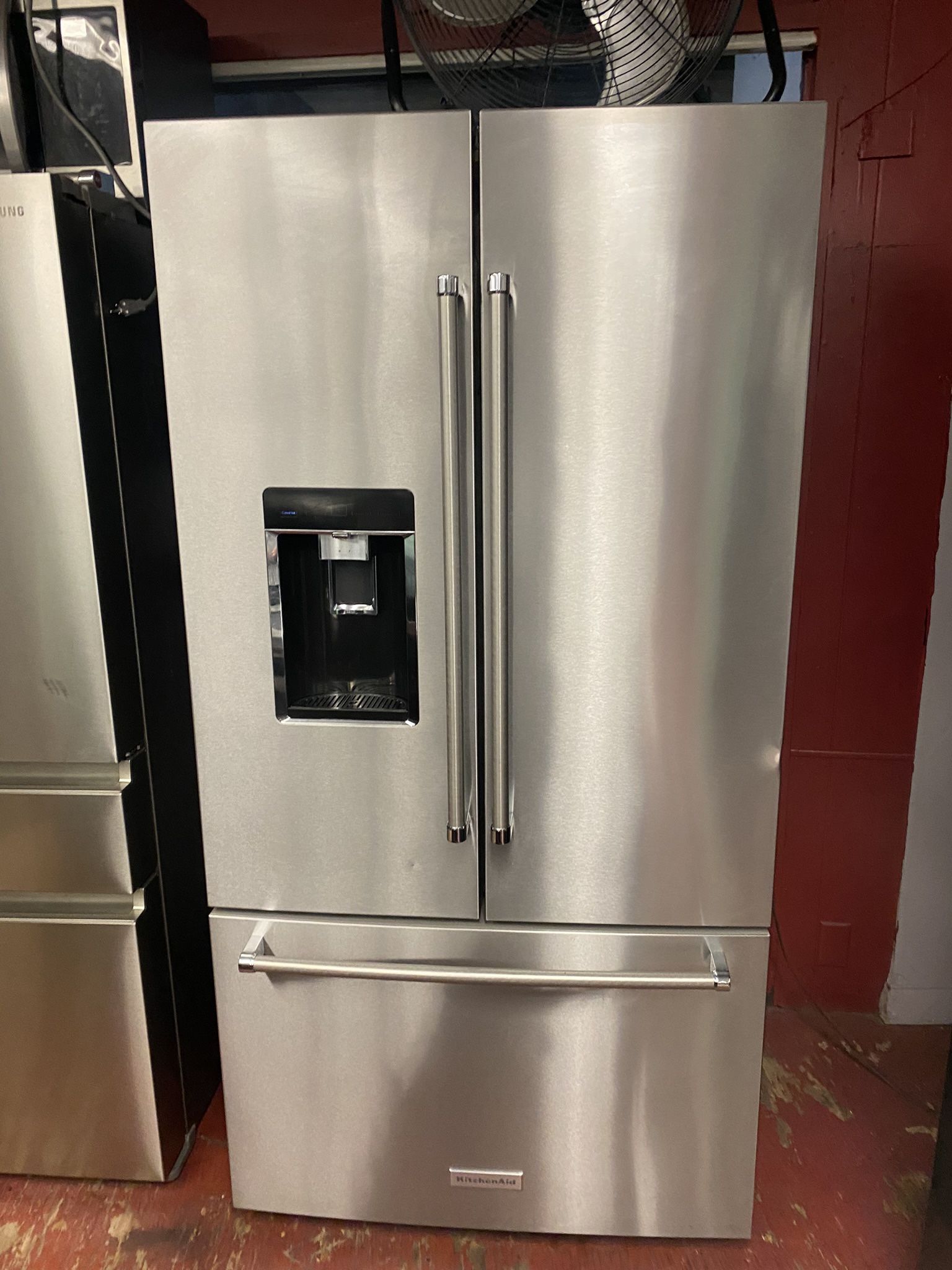 Kitchen Aid Bottom Freezer Fridge/ Nevera Kitchen Aid