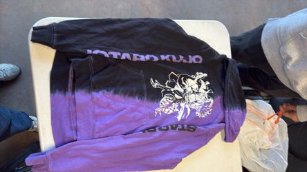 Men’s medium Jojo Bizarre Adventure Sweater