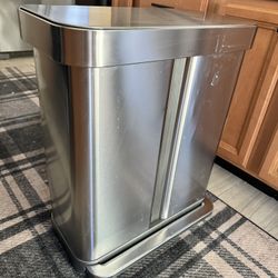 Simple human Dual Compartment Trash Can 