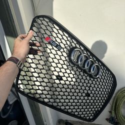 OEM RS5 Grills. One Black One Aluminum. B8.5 Audio A5, A4, S5, S4