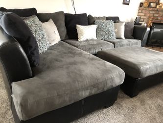 Gray sectional w large ottoman