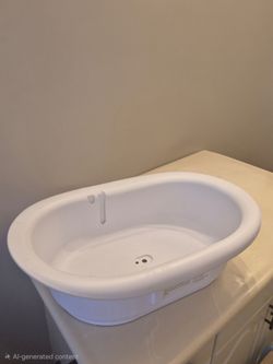 White Plastic Baby Bath Tub