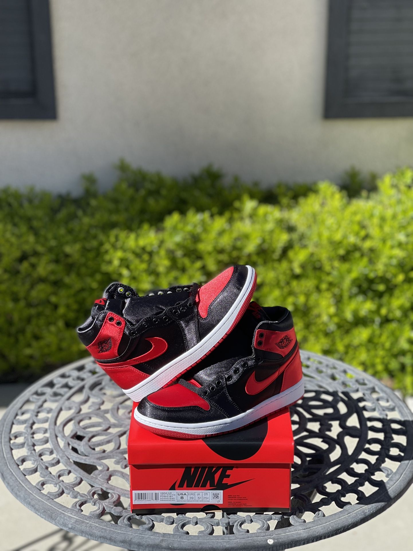 Jordan 1 Retro High OG Satin Bred
