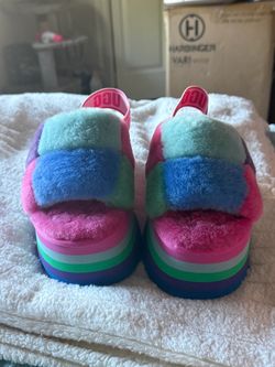 UGG Platform Sandals – Women’s Size 6 – Brand New