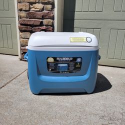 Igloo MaxCold Cooler with Wheels