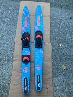 Water skis