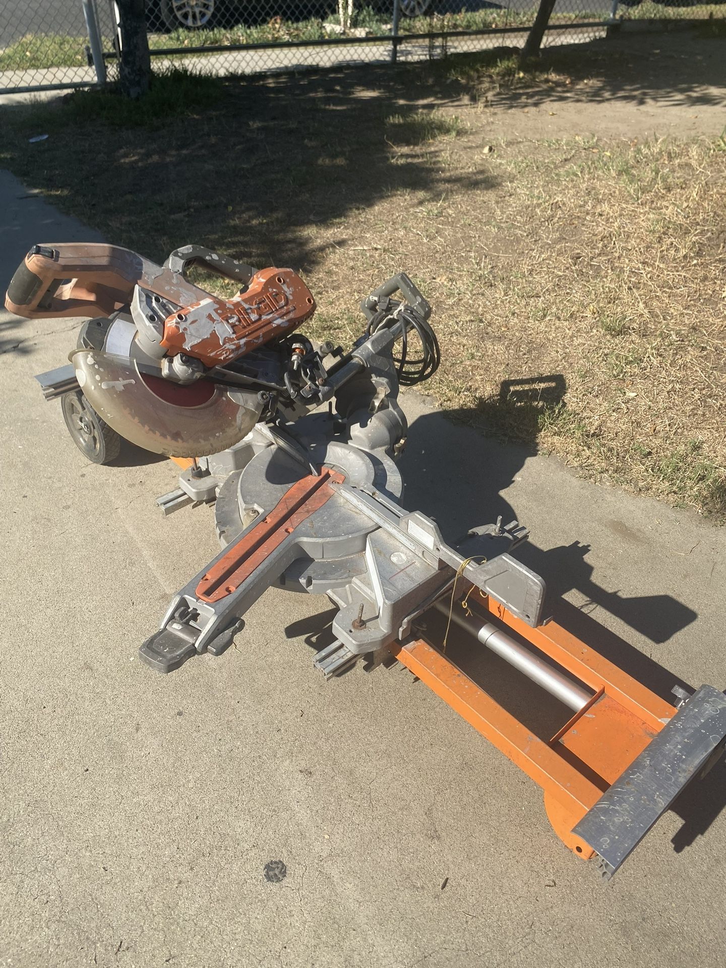 Miter Saw - 4 Legged stand and wheels - RIGID Brand