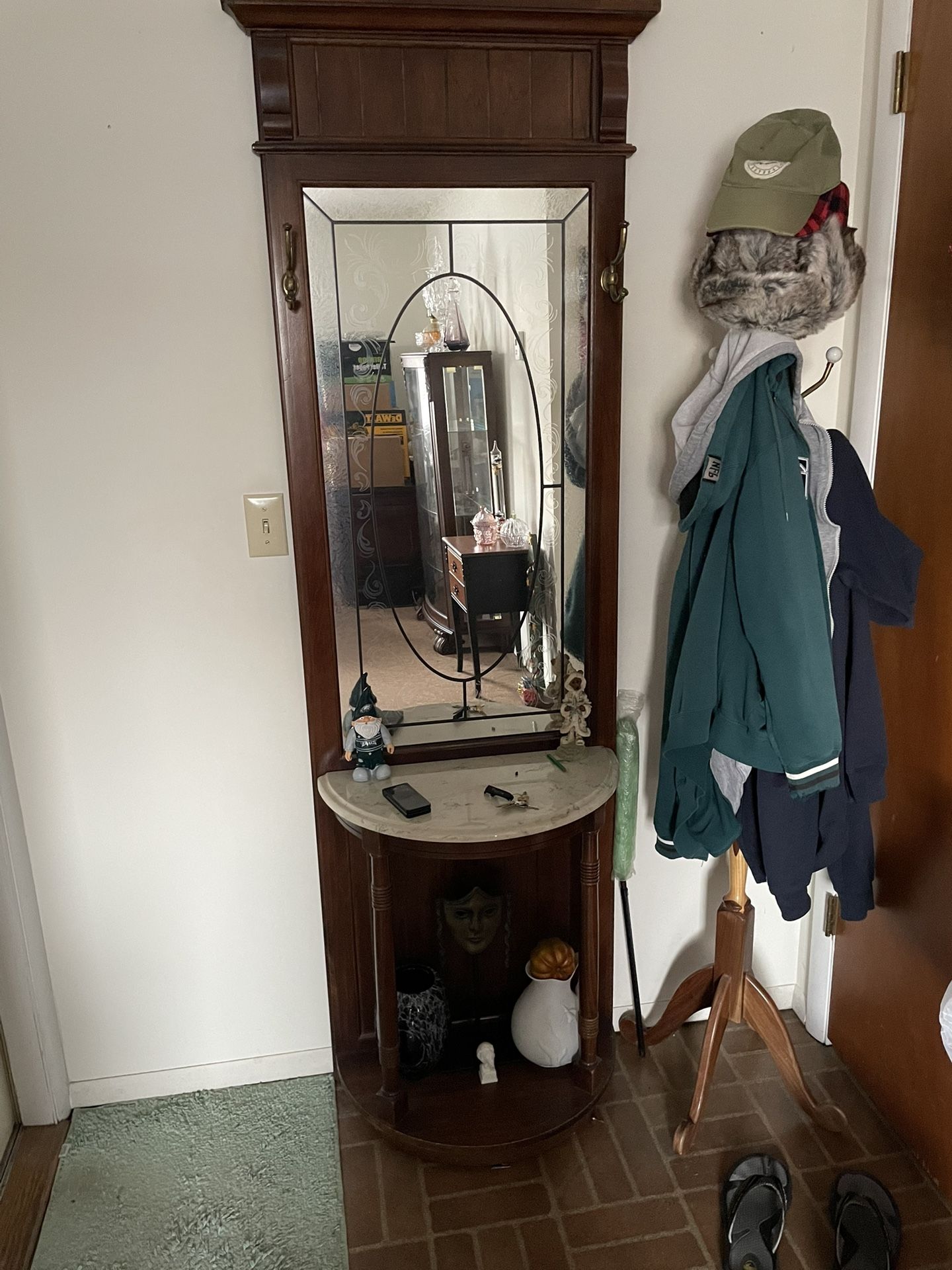 Entrance Way Hat Stand With Built In Mirror 