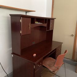 Computer / Work Desk And Hutch