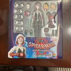 Mafex Spider Gwen Figure