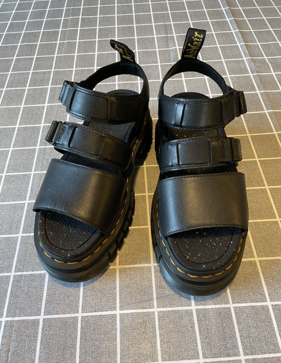 RICKI NAPPA LUX LEATHER The STRAP PLATFORM SANDALS DR MARTENS!!