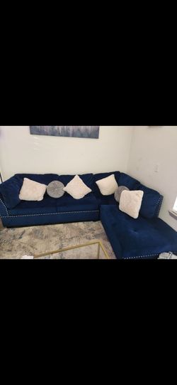 Navy Blue Velvet Sectional Sofa with Chaise – Elegant & Stylish