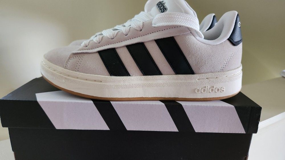 Womens Adidas Sneakers (8 Med)