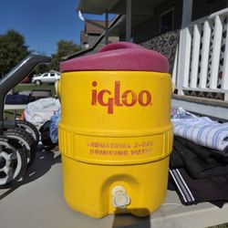 Igloo 2 Gallon Water Cooler with Tap