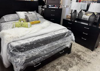 Modern Black Queen Bed Set 🖤🛏️NO Credit Needed💰