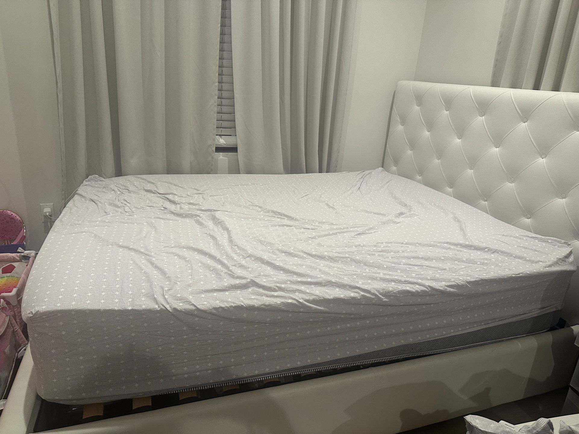 Cama Queen Con El Colchón