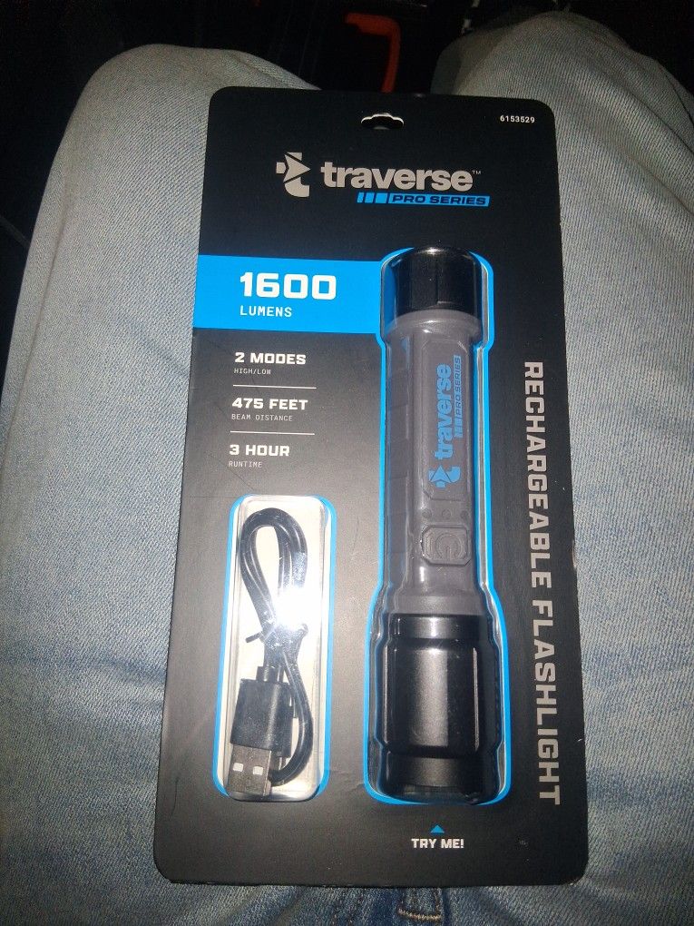 Traverse 1600 Lumen Rechargeable Flashlight 