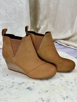 TOMS Tan Leather Wedge Ankle Booties Boots Size 8 casual neutral