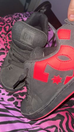 DC court graffik skate sneakers