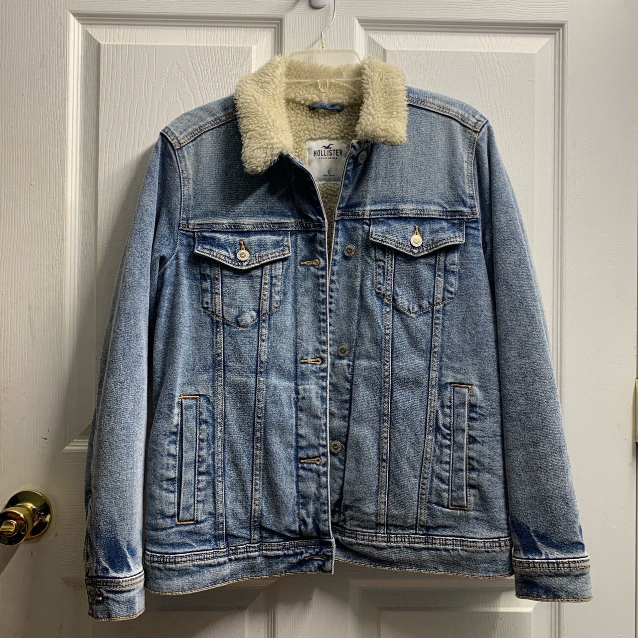 SHERPA-LINED DENIM TRUCKER JACKET Hollister size Small
