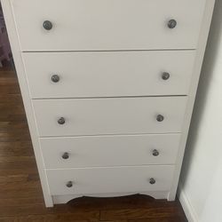 White 5-Drawer Dresser – Great Condition (Must Go!)