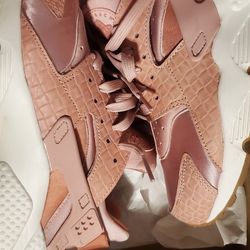 Nike Huarache ROSE Gold