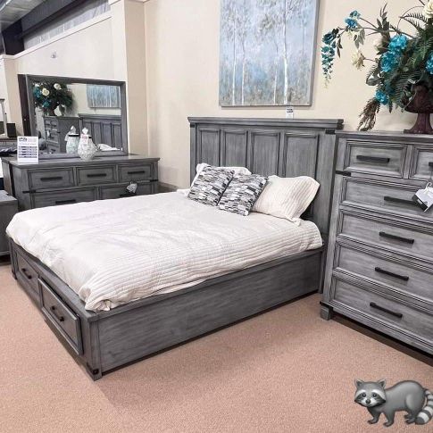 ASHLEY RUSSELYN  BEDROOM SET QUEEN OR KİNG BED DRESSER NIGHTSTAND AND MIRROR ONLY 10$ DOWN PAYMENT 