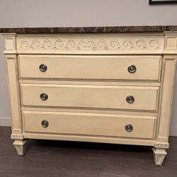 Dresser 3 drawers