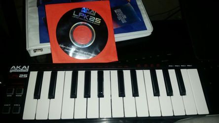 Akai LPK25