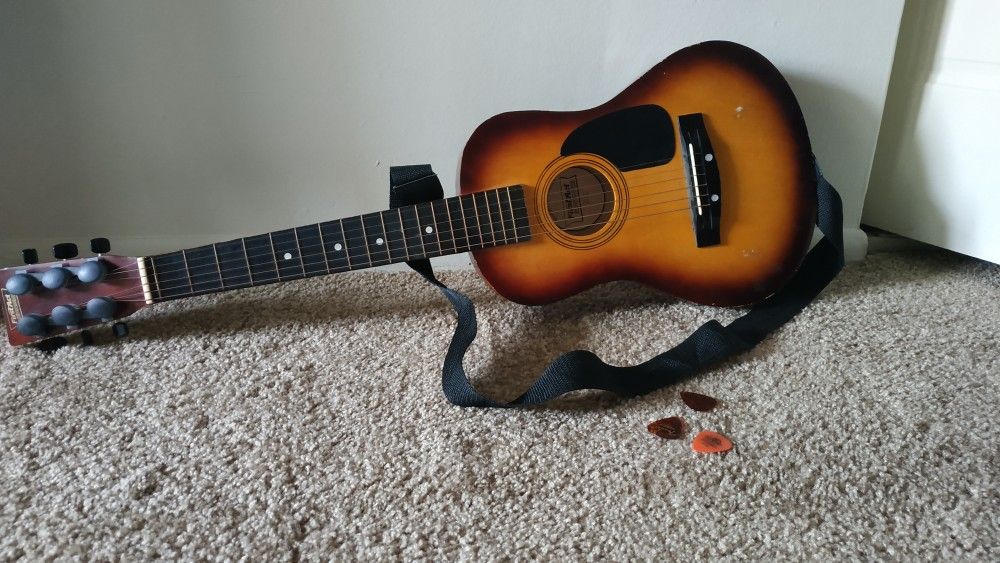 First act discovery guitar FG-121