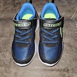 Size 7 Toddlers Light Up Sketchers 