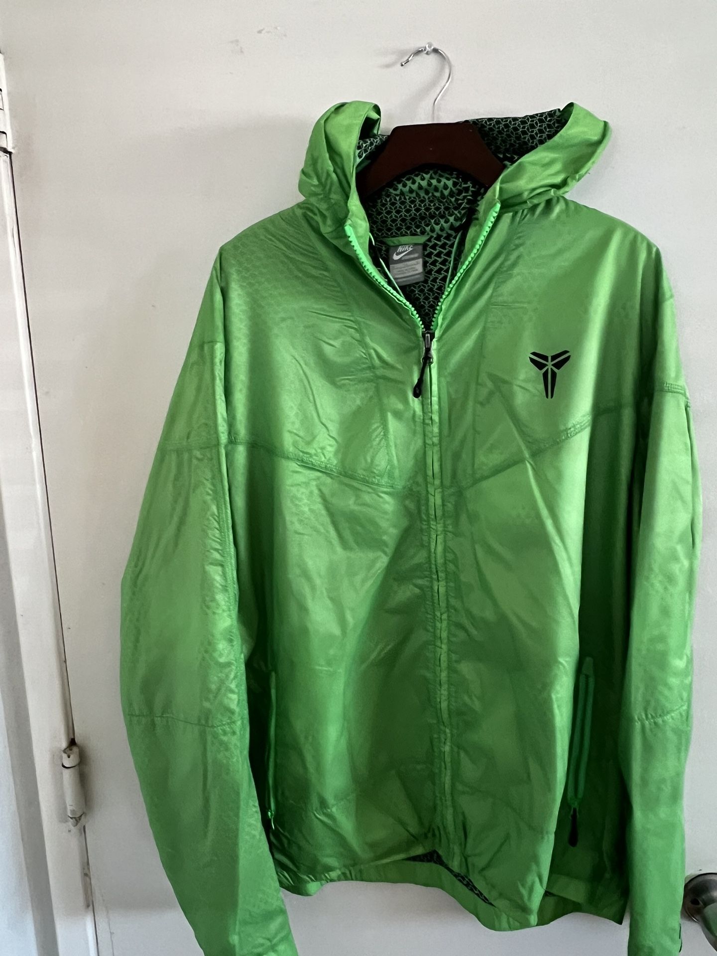 NIKE KOBE GRINCH AÑO DE LA MAMBA NEGRA CHAQUETA CON CAPUCHA VERDE 532710-311 TALLA XL