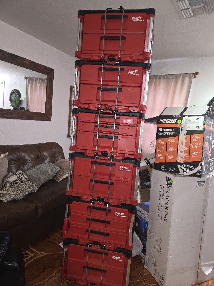 Milwaukee Packouts $135 Each . Cada Uno