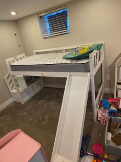 Meritline Twin Bunkbed