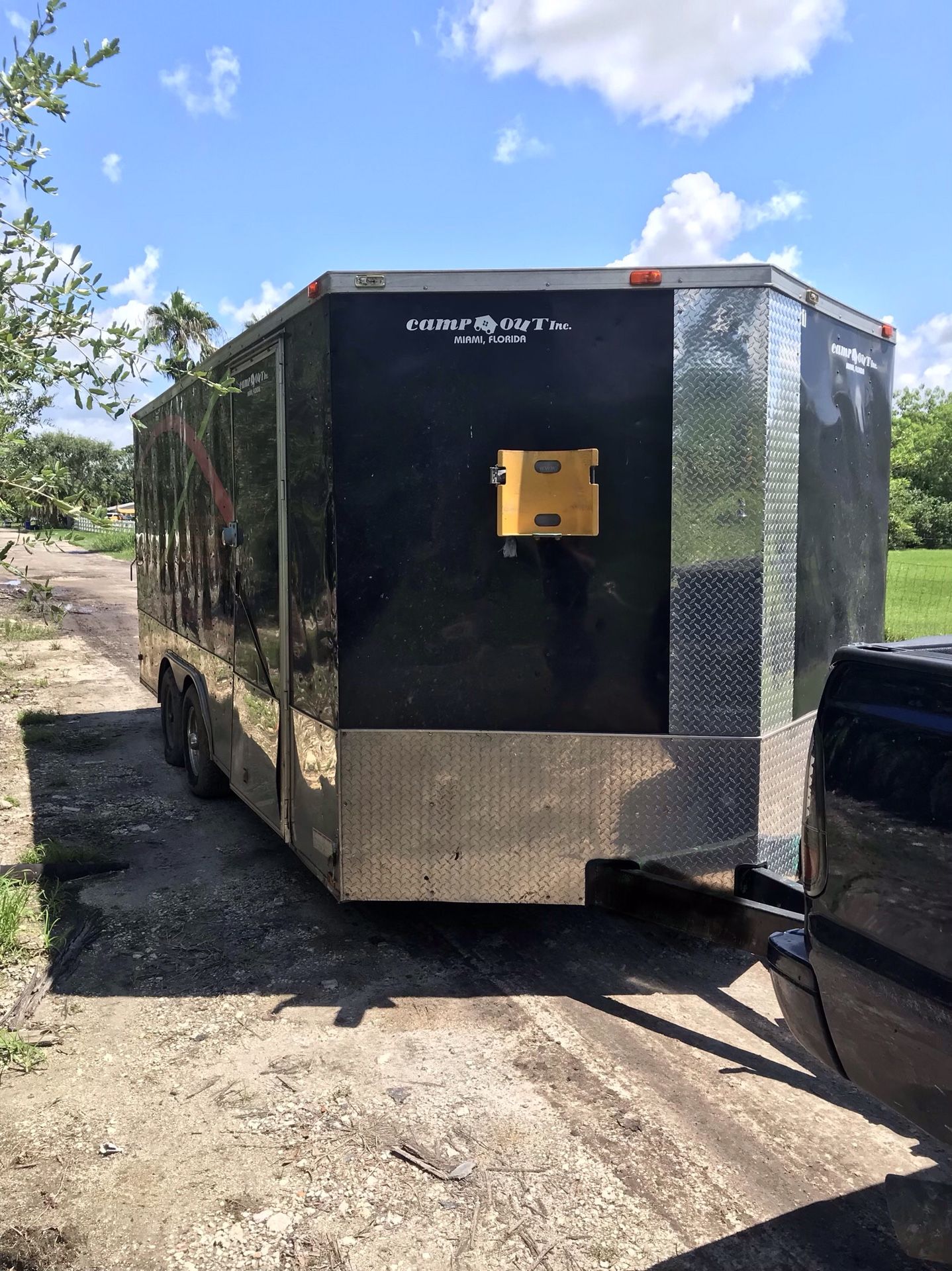 18x8.5 enclosed heavy duty landscape trailer for Sale in Fort